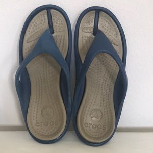 CROCS Flip Flops - navy blue and tan